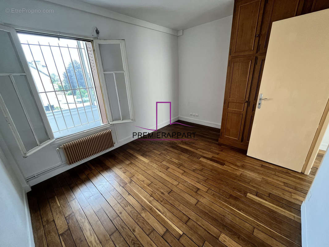 Chambre 2 - Appartement à HOUILLES