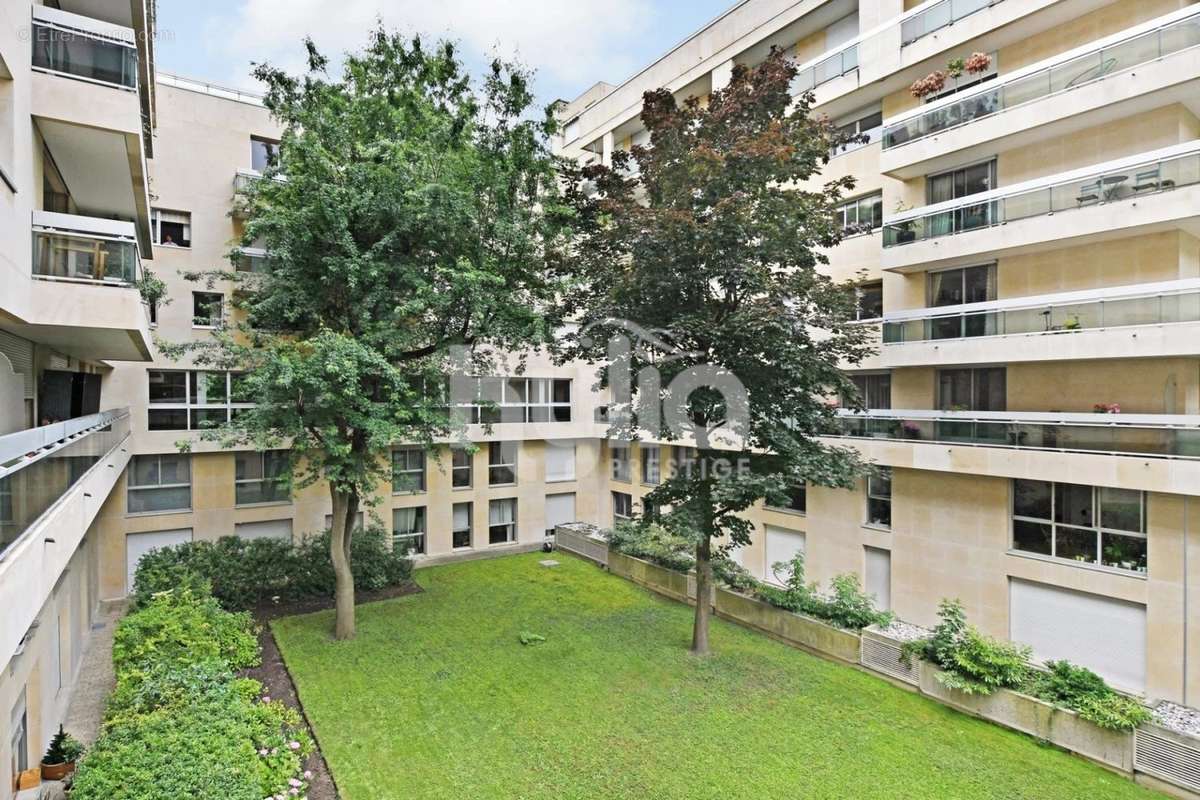 Appartement à PARIS-7E