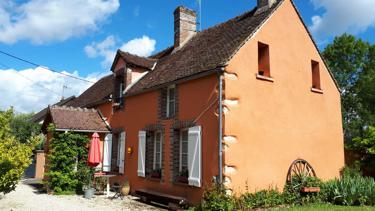 Autre à LA CELLE-SAINT-CYR