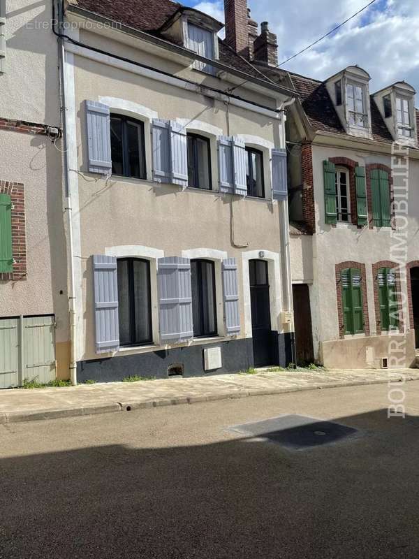 Maison à JOIGNY