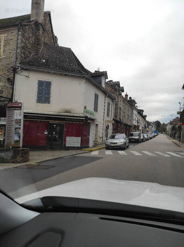 Commerce à SAINT-YRIEIX-LA-PERCHE