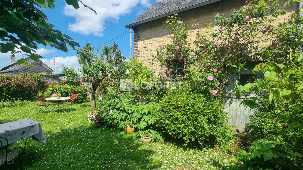 Maison à BEUVRON-EN-AUGE