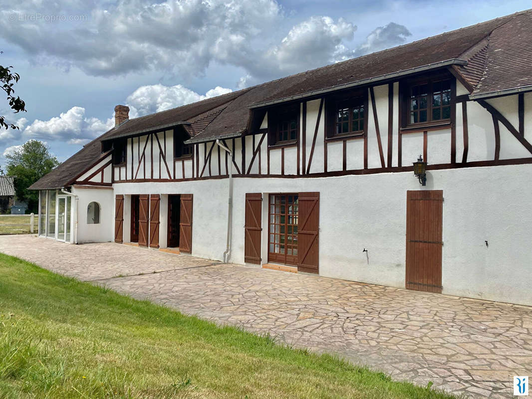 Maison à SAINT-LEGER-DU-BOURG-DENIS