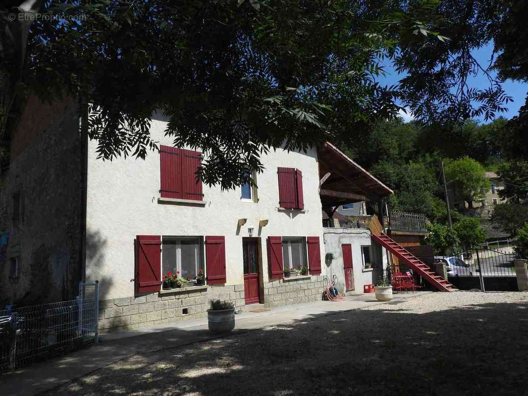 Maison à AURIGNAC