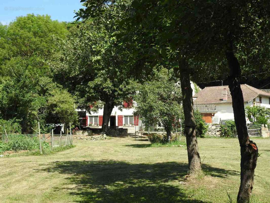 Maison à AURIGNAC