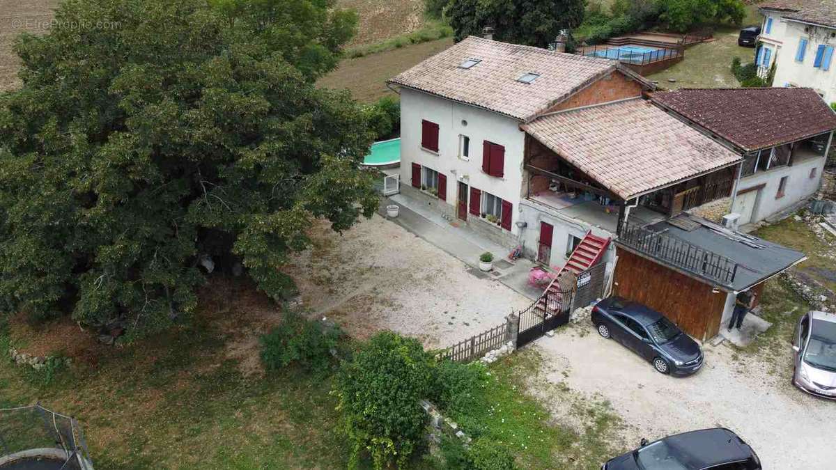 Maison à AURIGNAC