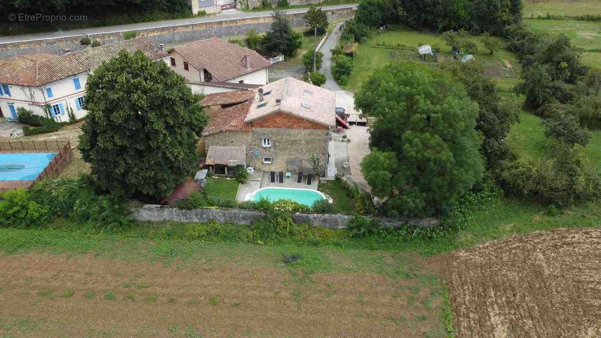 Maison à AURIGNAC