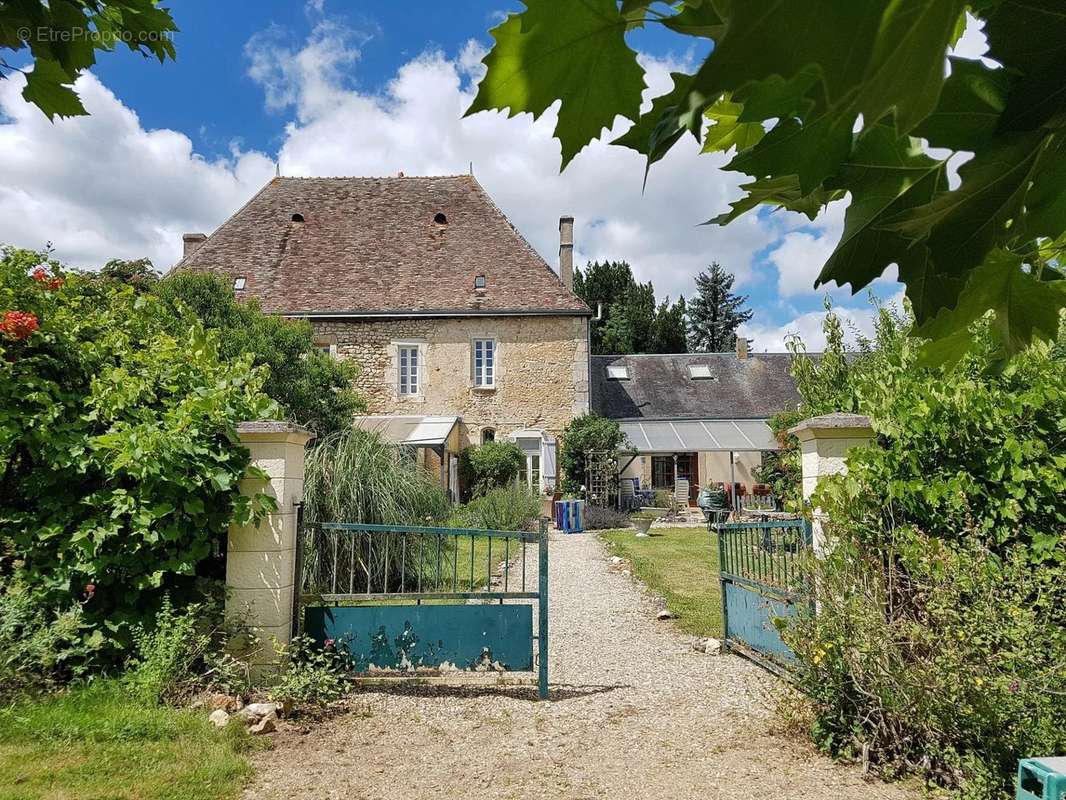 Maison à LE PONT-CHRETIEN-CHABENET