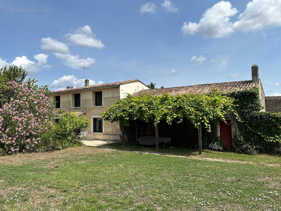 Terrain à FRONSAC