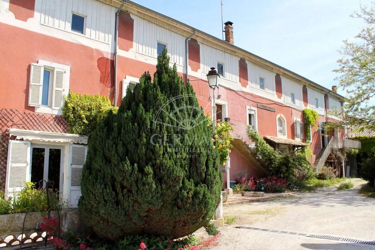 Appartement à CHATEAUNEUF-DE-GADAGNE