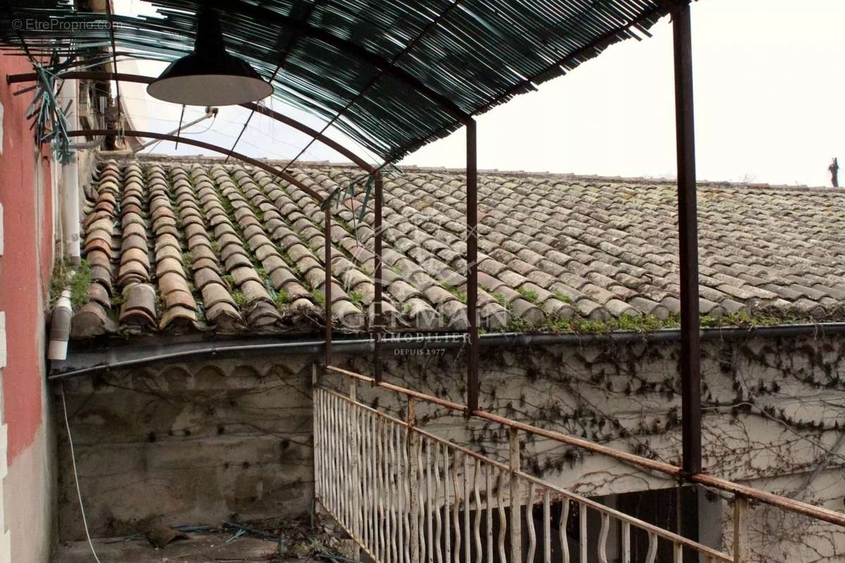 Appartement à CHATEAUNEUF-DE-GADAGNE