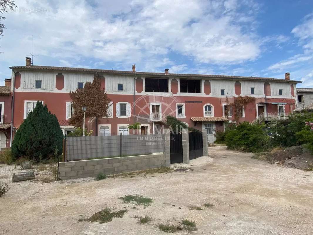 Appartement à CHATEAUNEUF-DE-GADAGNE