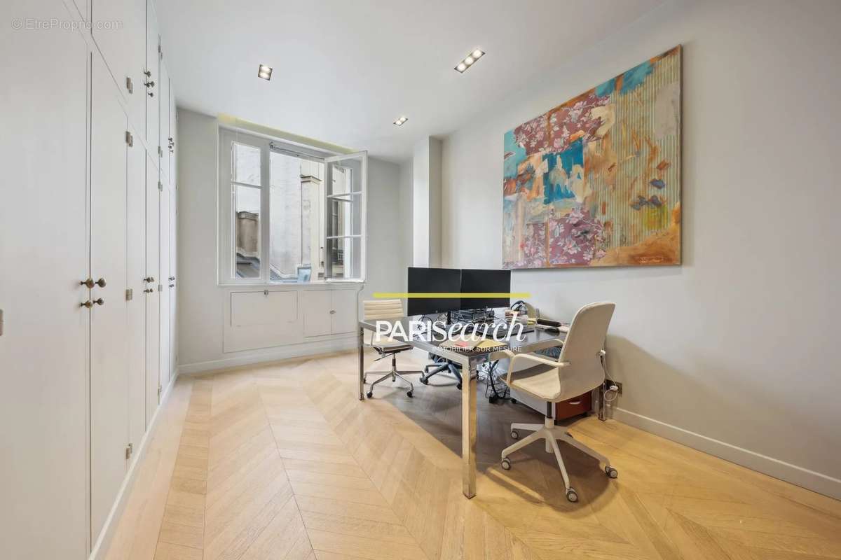 Appartement à PARIS-16E