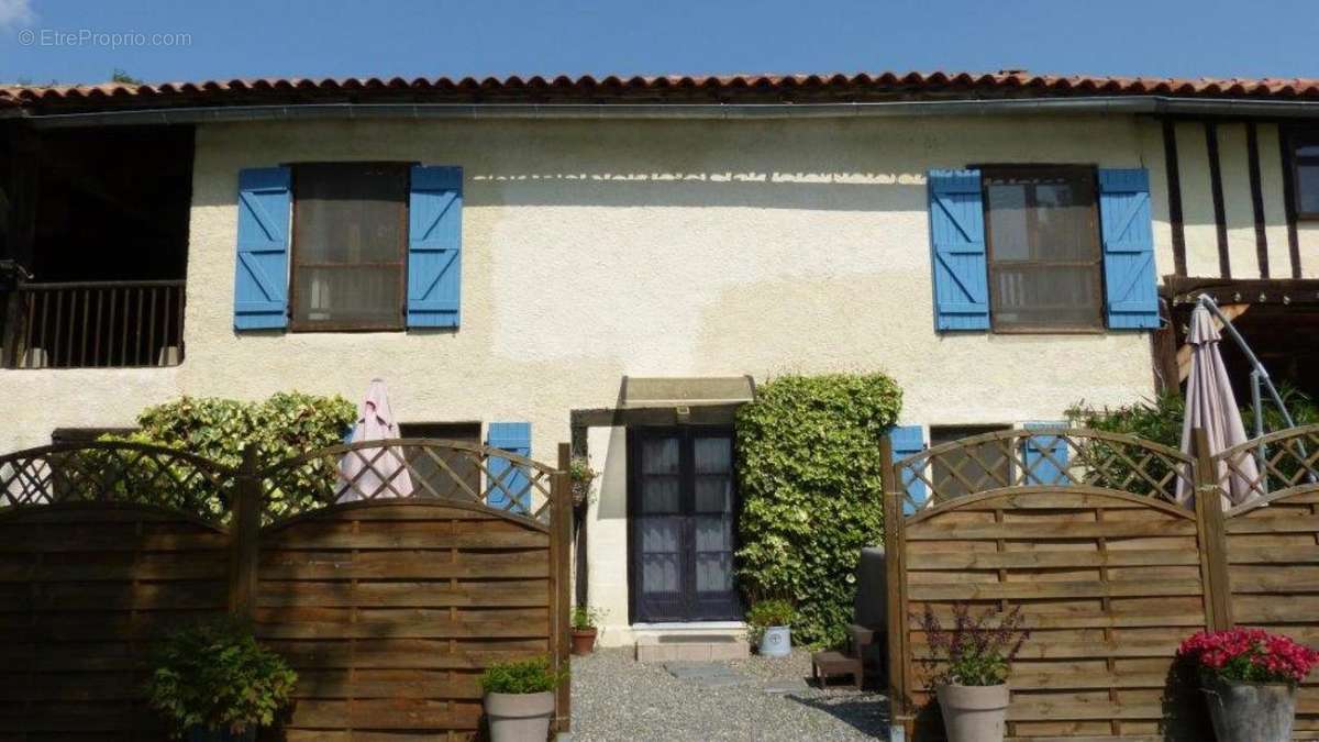 Gite f (2) - Maison à TRIE-SUR-BAISE