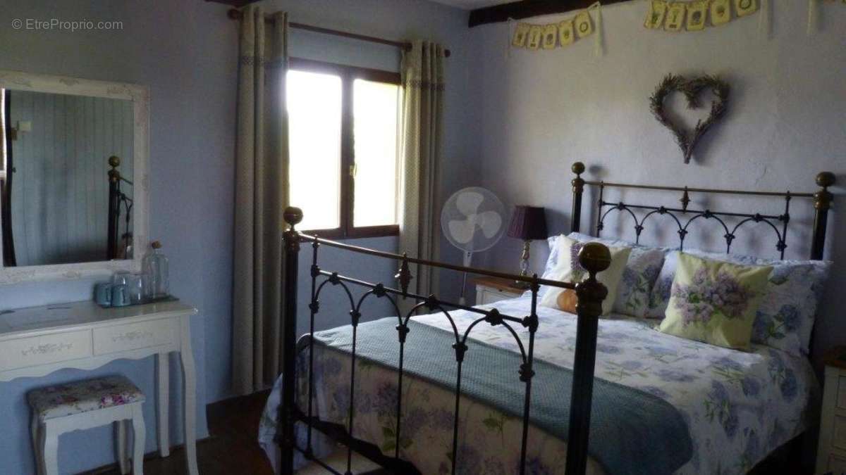 m Bed 2 - Maison à TRIE-SUR-BAISE