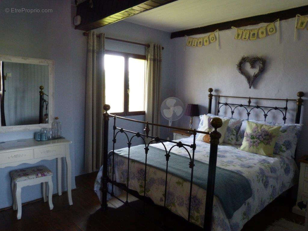 m Bed 2 - Maison à TRIE-SUR-BAISE