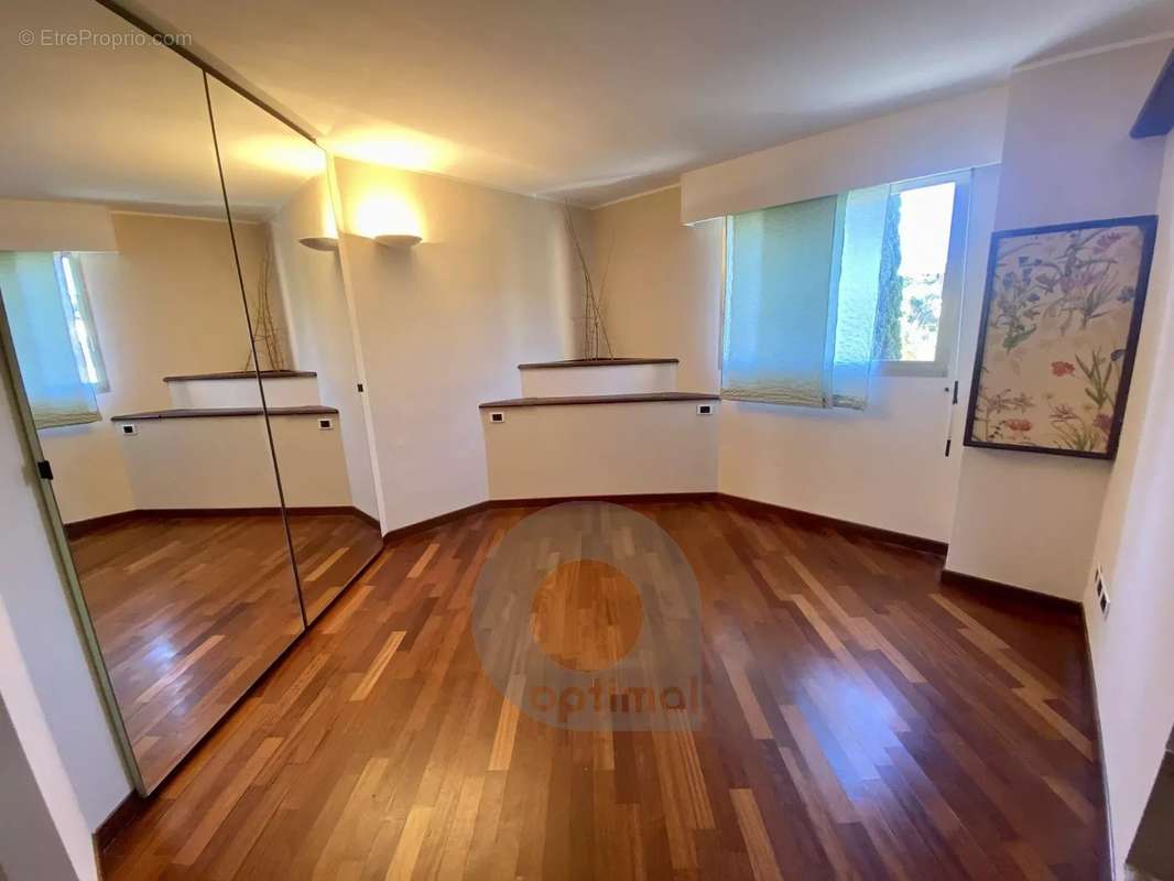 Appartement à ROQUEBRUNE-CAP-MARTIN