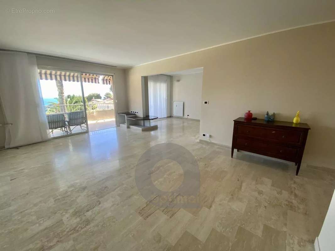 Appartement à ROQUEBRUNE-CAP-MARTIN