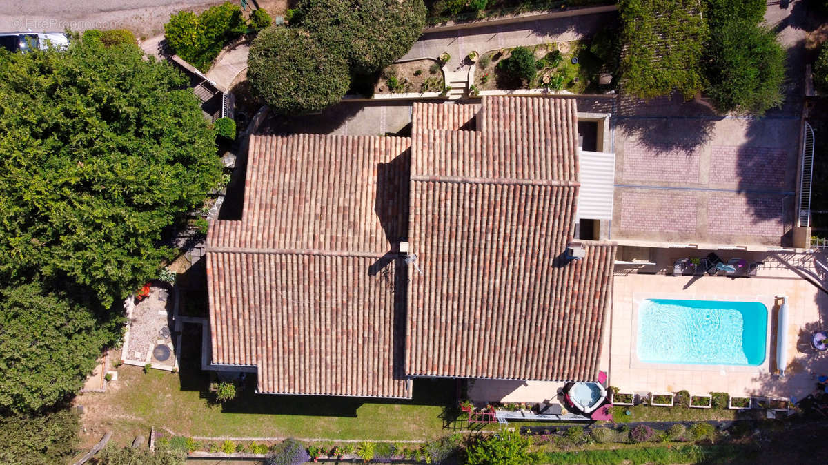 Maison à LA TOUR-D&#039;AIGUES