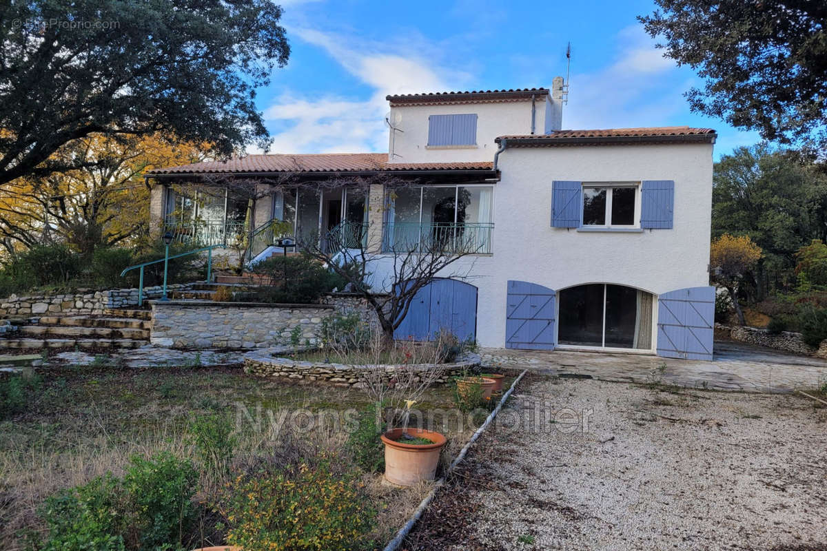 Maison à SAINT-PANTALEON-LES-VIGNES