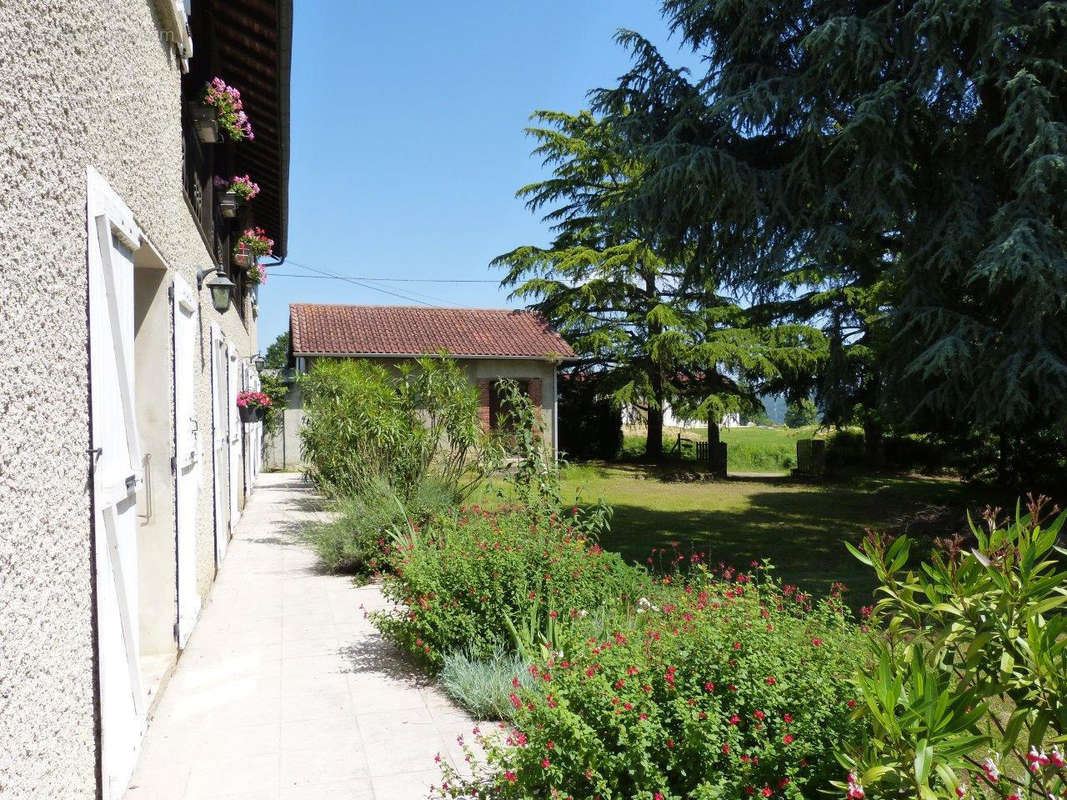 F terrasse entree iii - Maison à TRIE-SUR-BAISE