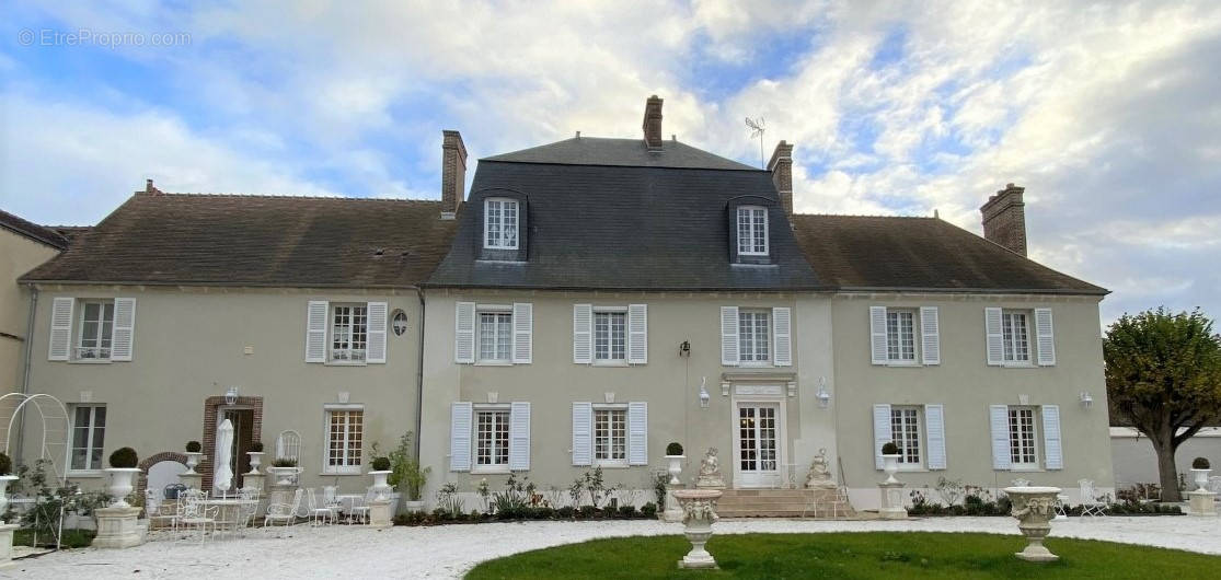 Maison à HOUDAN