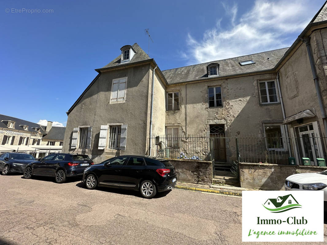 Appartement à CHATEAU-CHINON(VILLE)