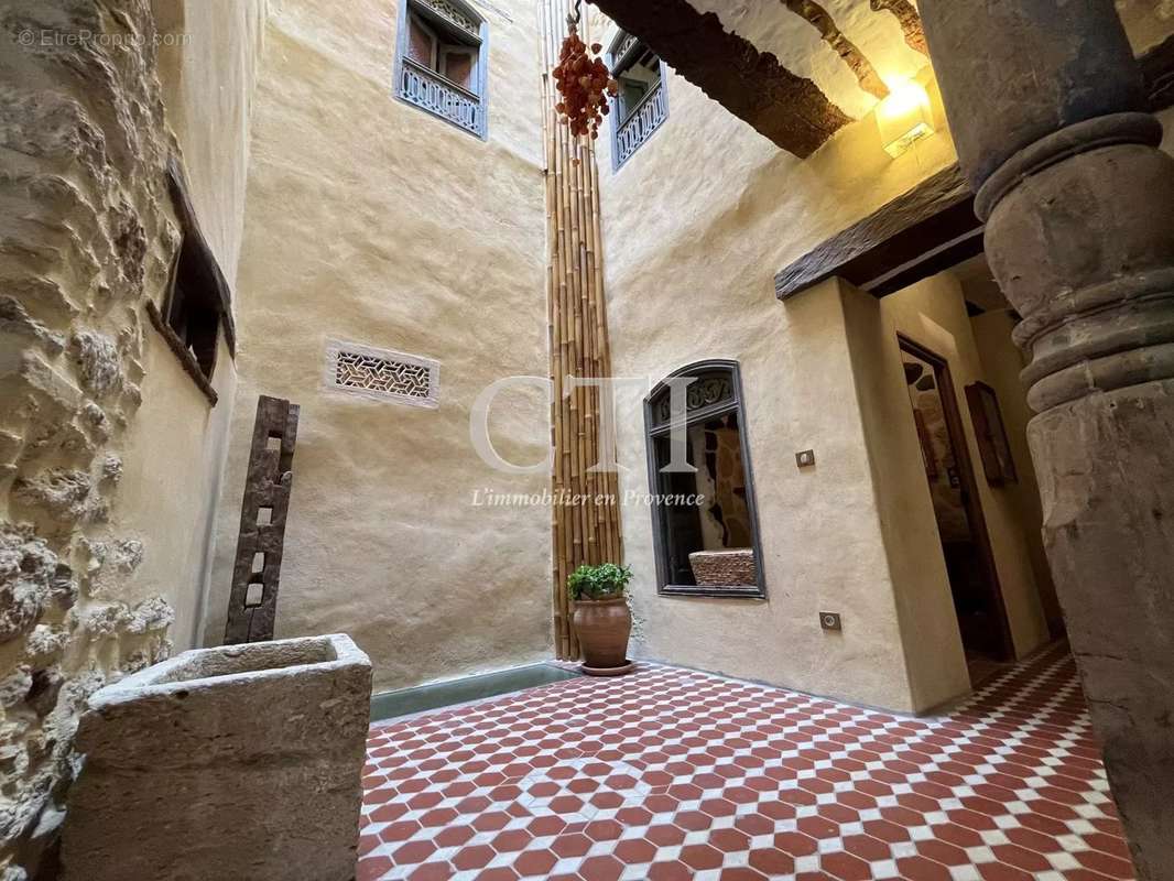 Maison à VAISON-LA-ROMAINE