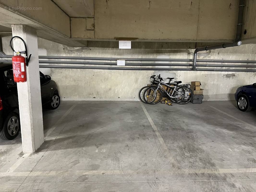 Parking à SARTROUVILLE