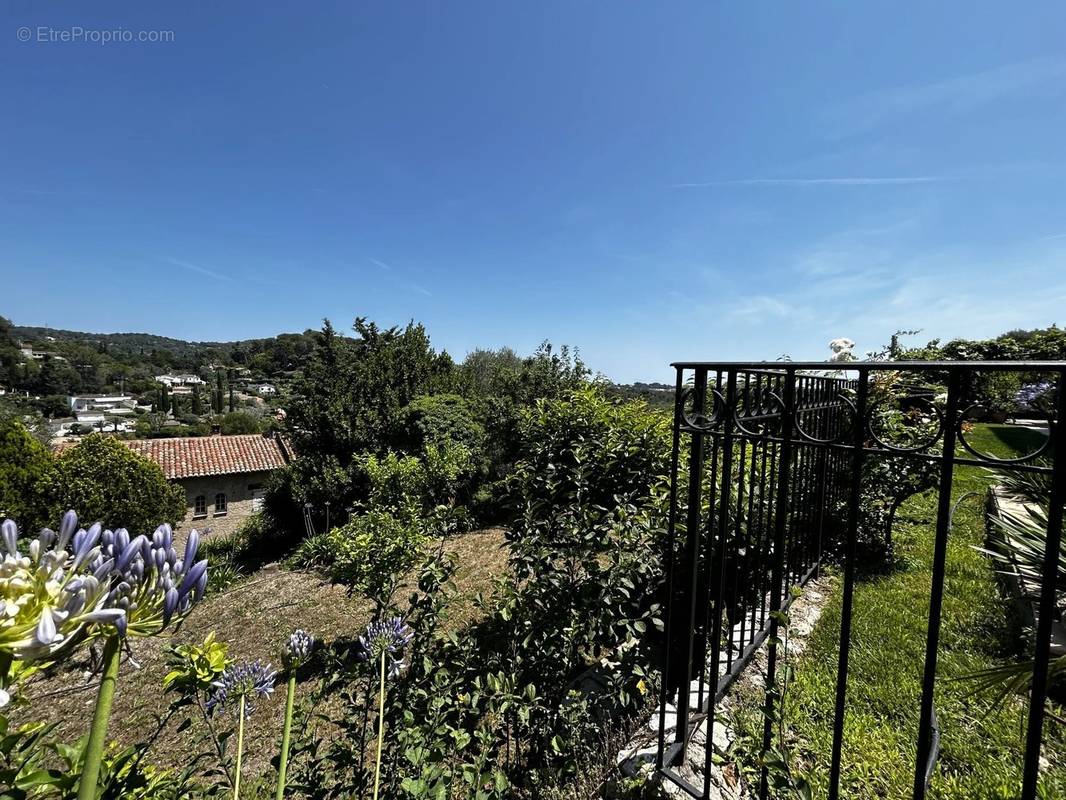 Appartement à MOUGINS