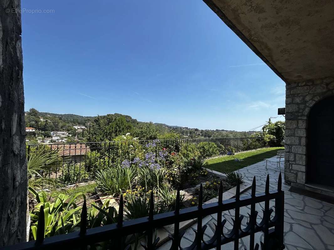 Appartement à MOUGINS