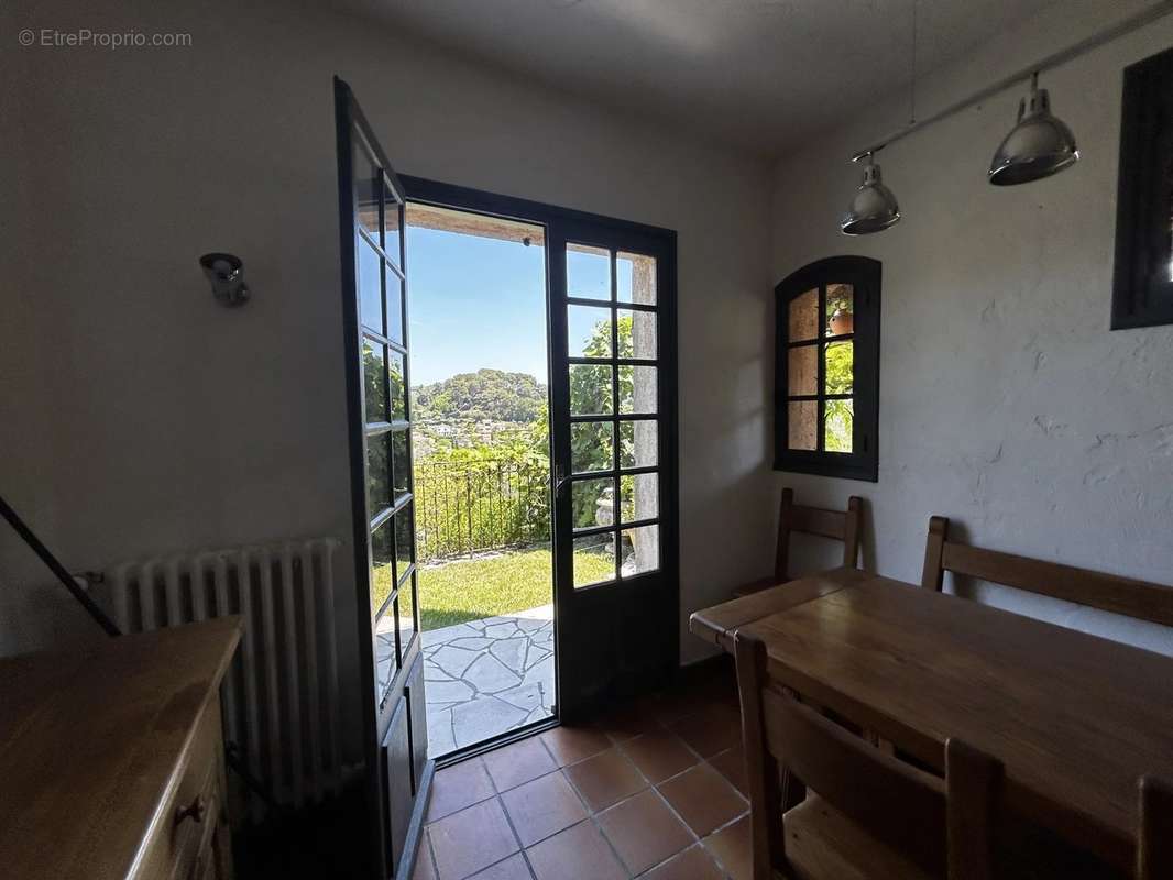 Appartement à MOUGINS