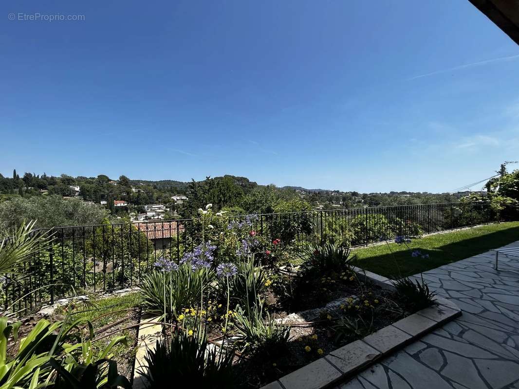 Appartement à MOUGINS