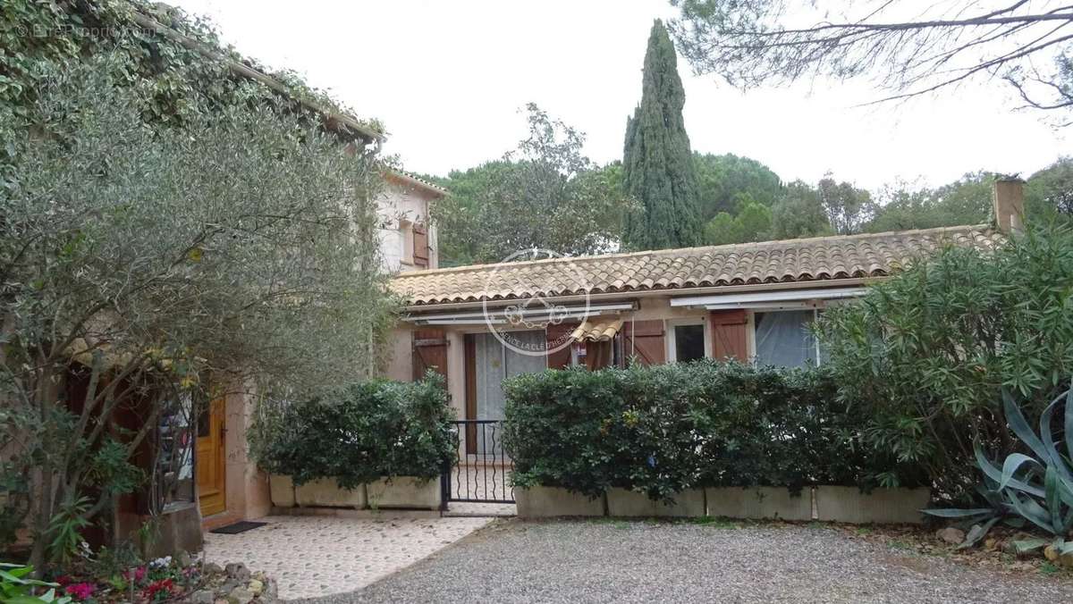 Maison à ROQUEBRUNE-SUR-ARGENS