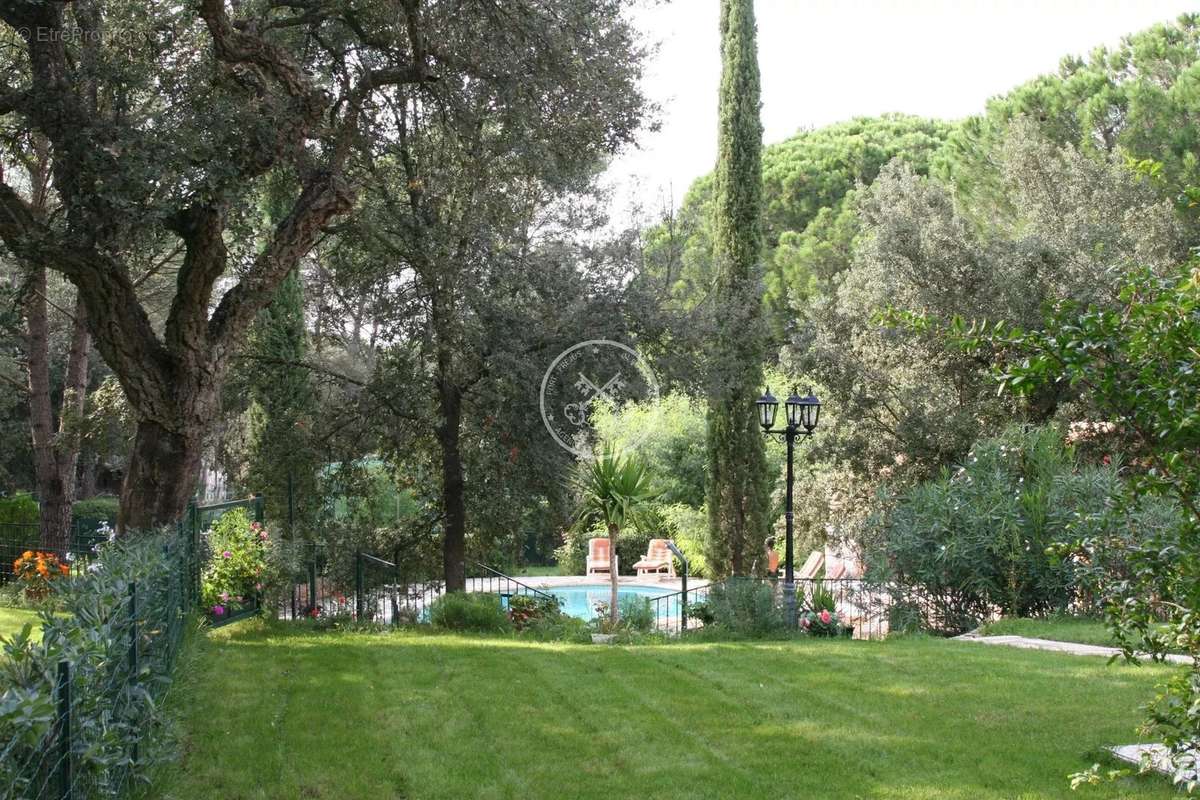 Maison à ROQUEBRUNE-SUR-ARGENS