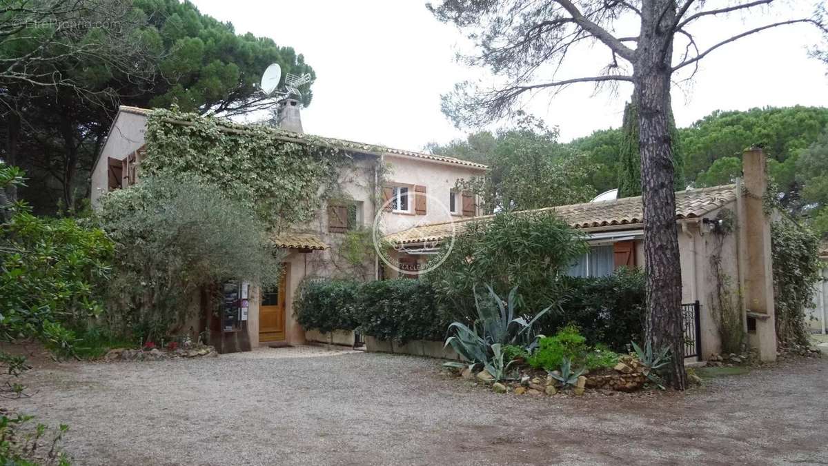 Maison à ROQUEBRUNE-SUR-ARGENS