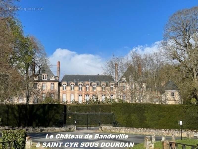 Maison à SAINT-CYR-SOUS-DOURDAN