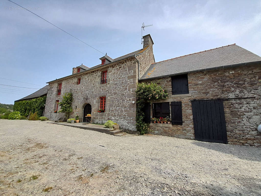 Maison à DOL-DE-BRETAGNE