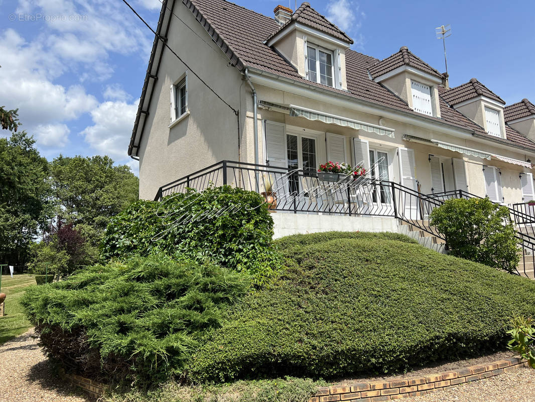 Maison à LA GUERCHE-SUR-L&#039;AUBOIS