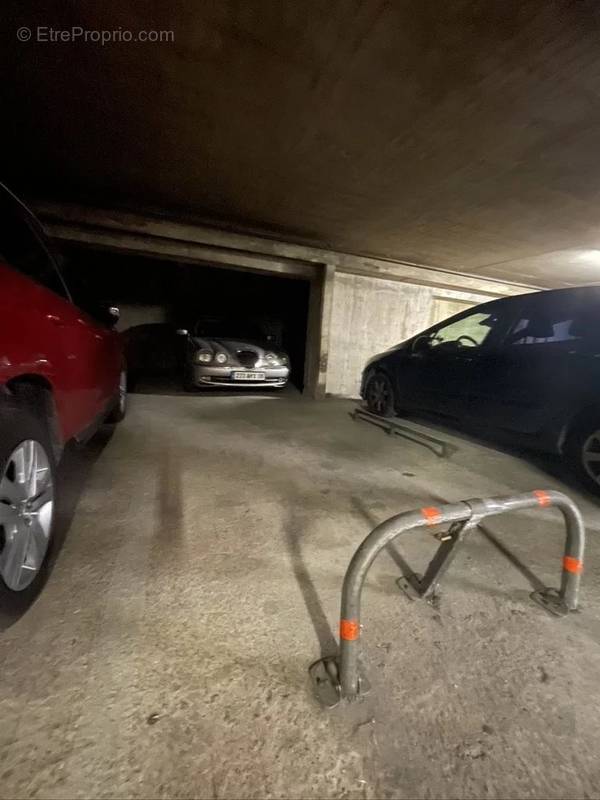 Parking à PARIS-12E