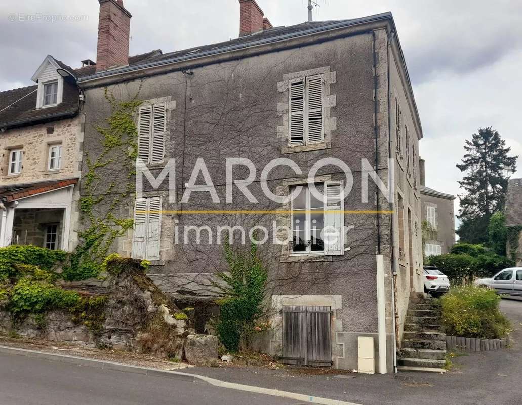 Maison à MAILHAC-SUR-BENAIZE