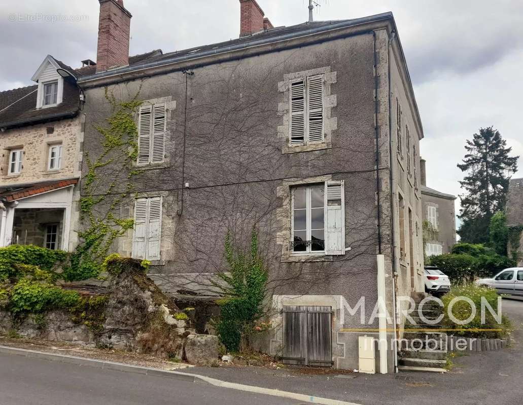 Maison à MAILHAC-SUR-BENAIZE