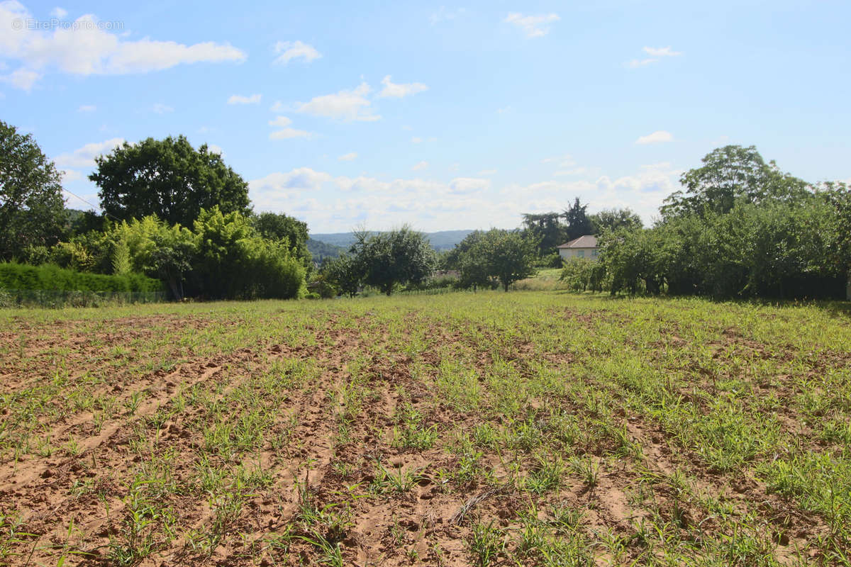 Terrain à PUY-L&#039;EVEQUE