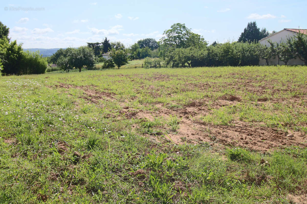 Terrain à PUY-L&#039;EVEQUE