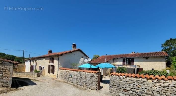 Maison à NANTEUIL-EN-VALLEE