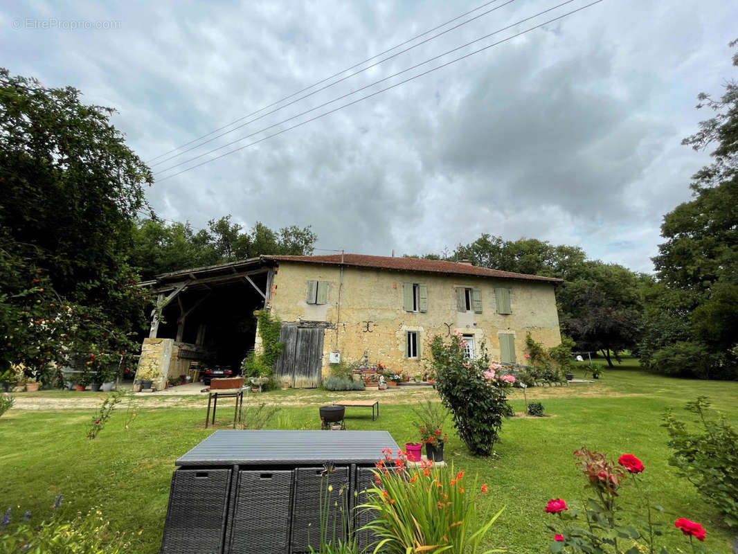 facade 2 - Maison à LA SAUVETAT