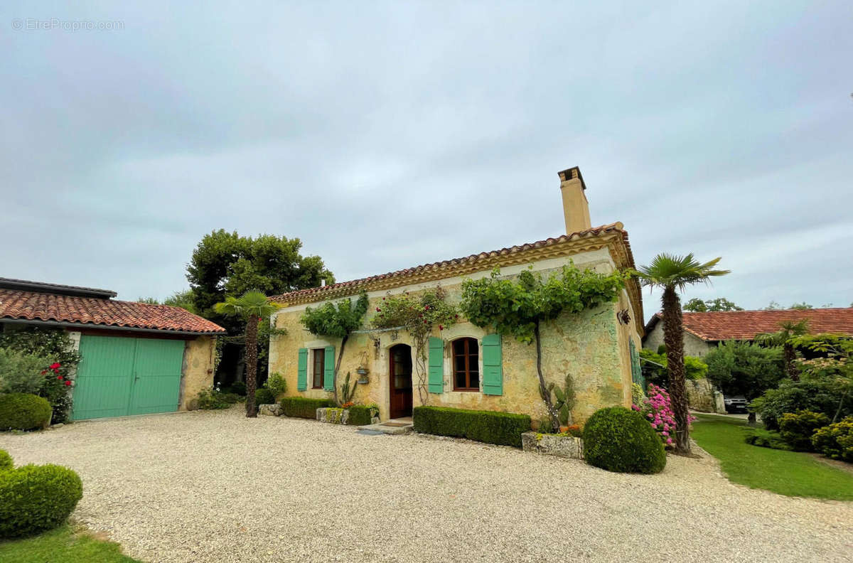 facade - Maison à CASTERA-VERDUZAN