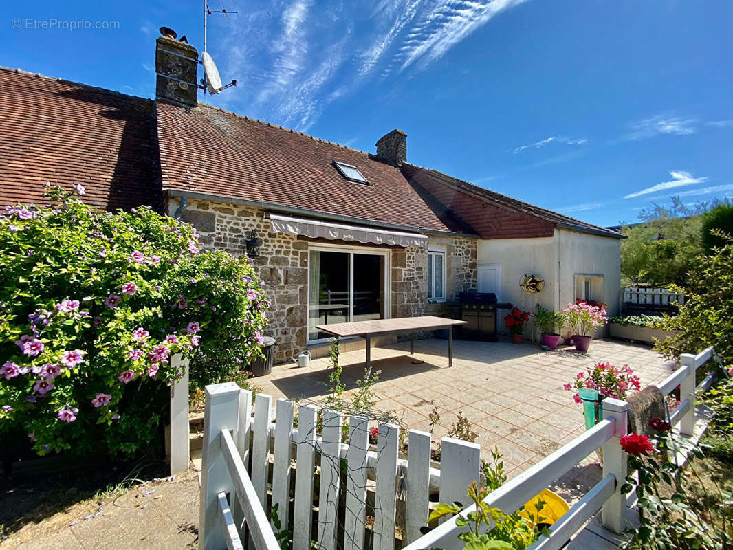 Maison à CARROUGES