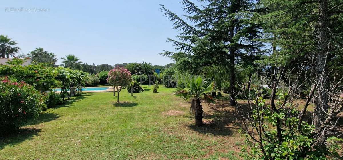 Maison à ROQUEBRUNE-SUR-ARGENS