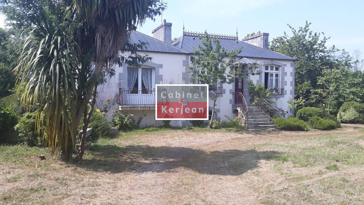 Maison à PLOUEGAT-GUERAND